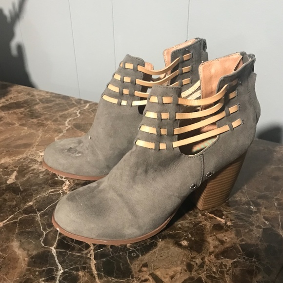 Plume by Faryl Robin Ankle Boots Size 5.5 - Picture 2 of 3
